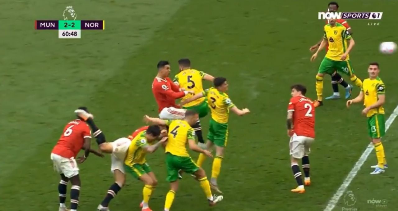Harry Maguire l-a făcut K.O. pe Paul Pogba în meciul cu Norwich! L-a lovit cu piciorul direct în față _7