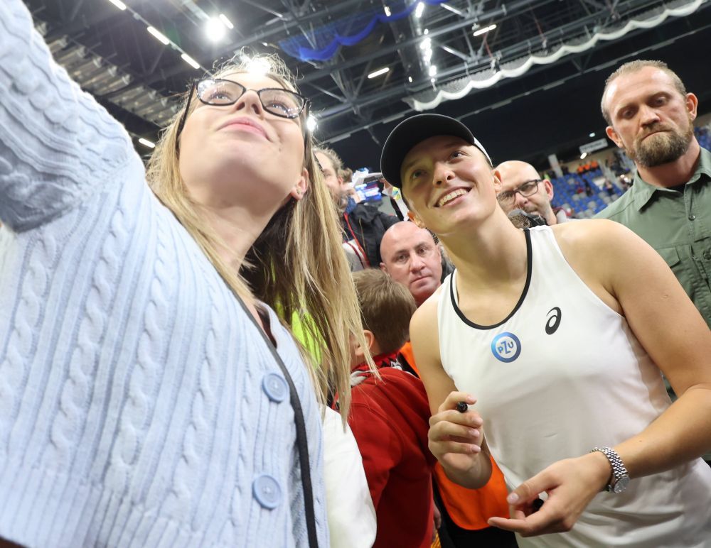 'Rebela' Prisăcariu a dezvăluit ce i-a șoptit lui Swiatek după ce liderul WTA a 'spulberat-o' la Billie Jean King Cup _1
