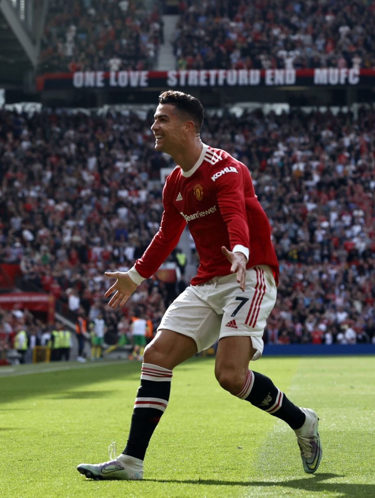 Mesajul postat de Cristiano Ronaldo după ce a reușit hattrick-ul cu numărul 60 al carierei: „Acesta e cu atât mai important!” _37