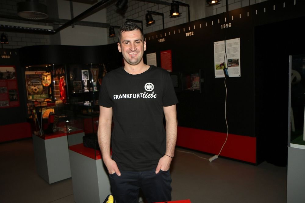 Un fotbalist de națională și soția lui, bătuți și arestați la Barcelona, imediat după calificarea istorică a lui Eintracht: „Bravo, Spania!”_2