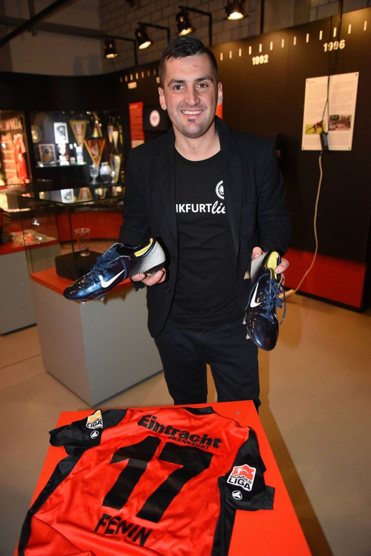 Un fotbalist de națională și soția lui, bătuți și arestați la Barcelona, imediat după calificarea istorică a lui Eintracht: „Bravo, Spania!”_5