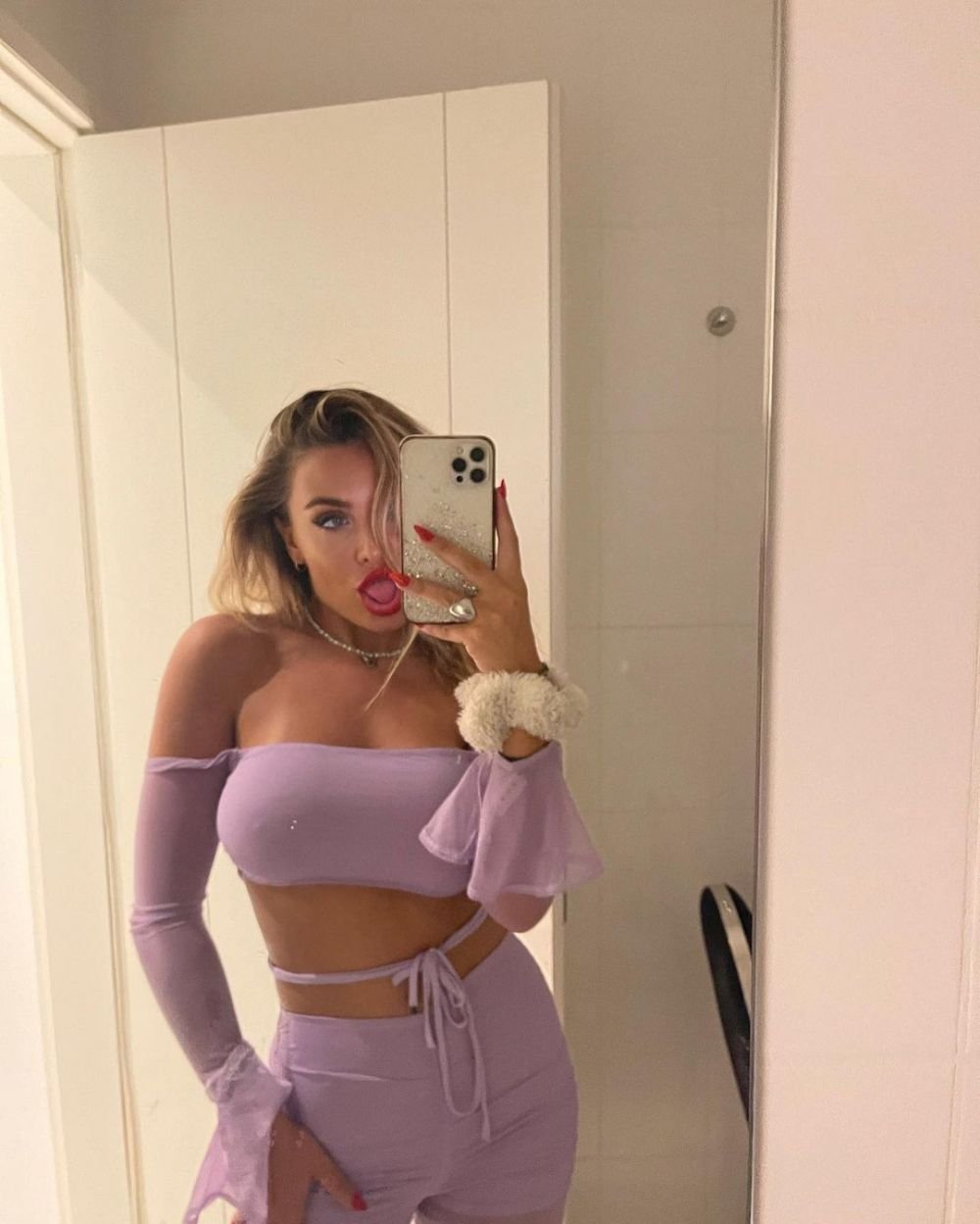 Ea este bomba sexy care i-a luat mințile lui Mayweather! Balerina căreia i-a făcut avansuri un argentinian le stârnește imaginația fanilor cu pozele sale _29