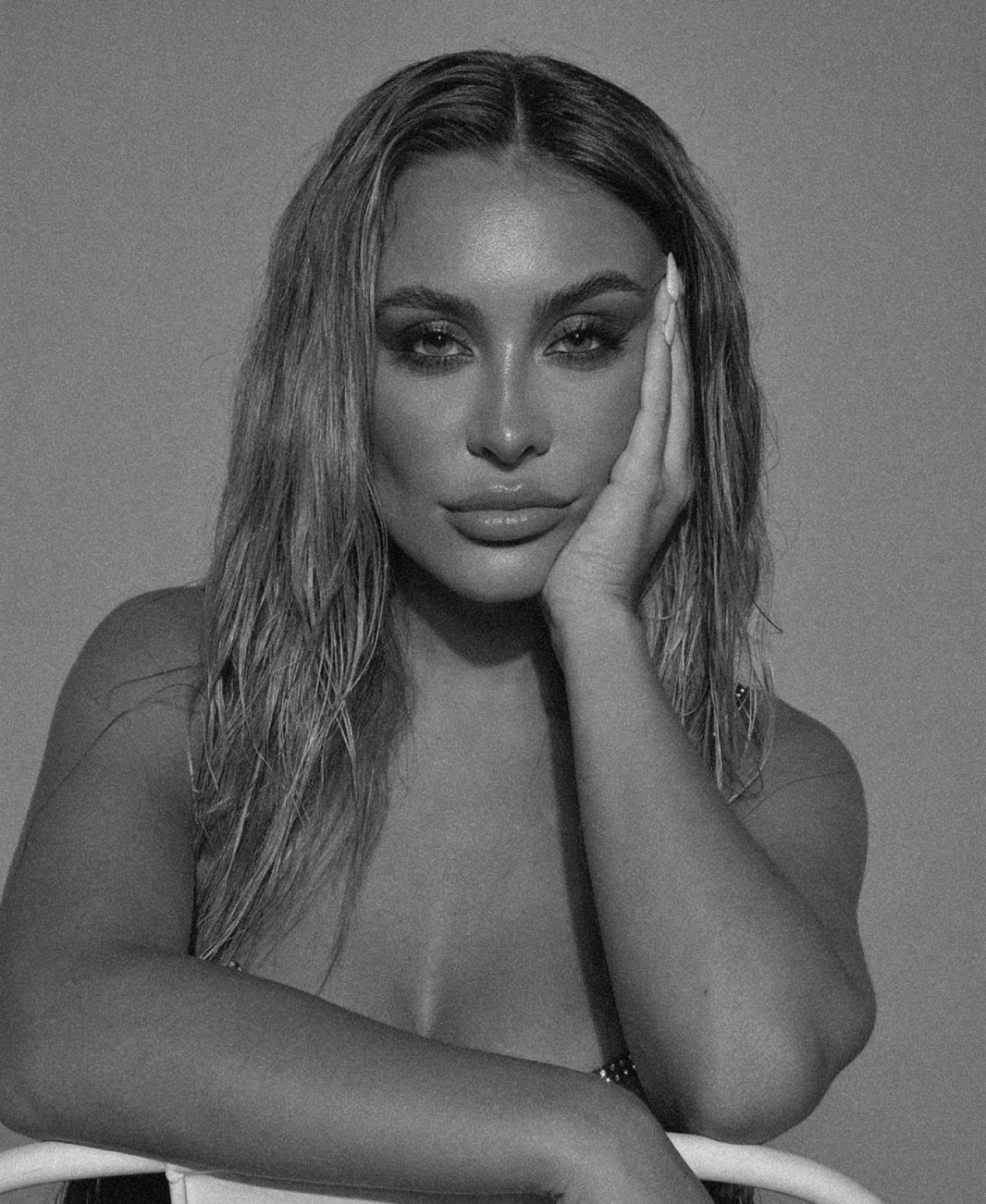 Ea este bomba sexy care i-a luat mințile lui Mayweather! Balerina căreia i-a făcut avansuri un argentinian le stârnește imaginația fanilor cu pozele sale _34