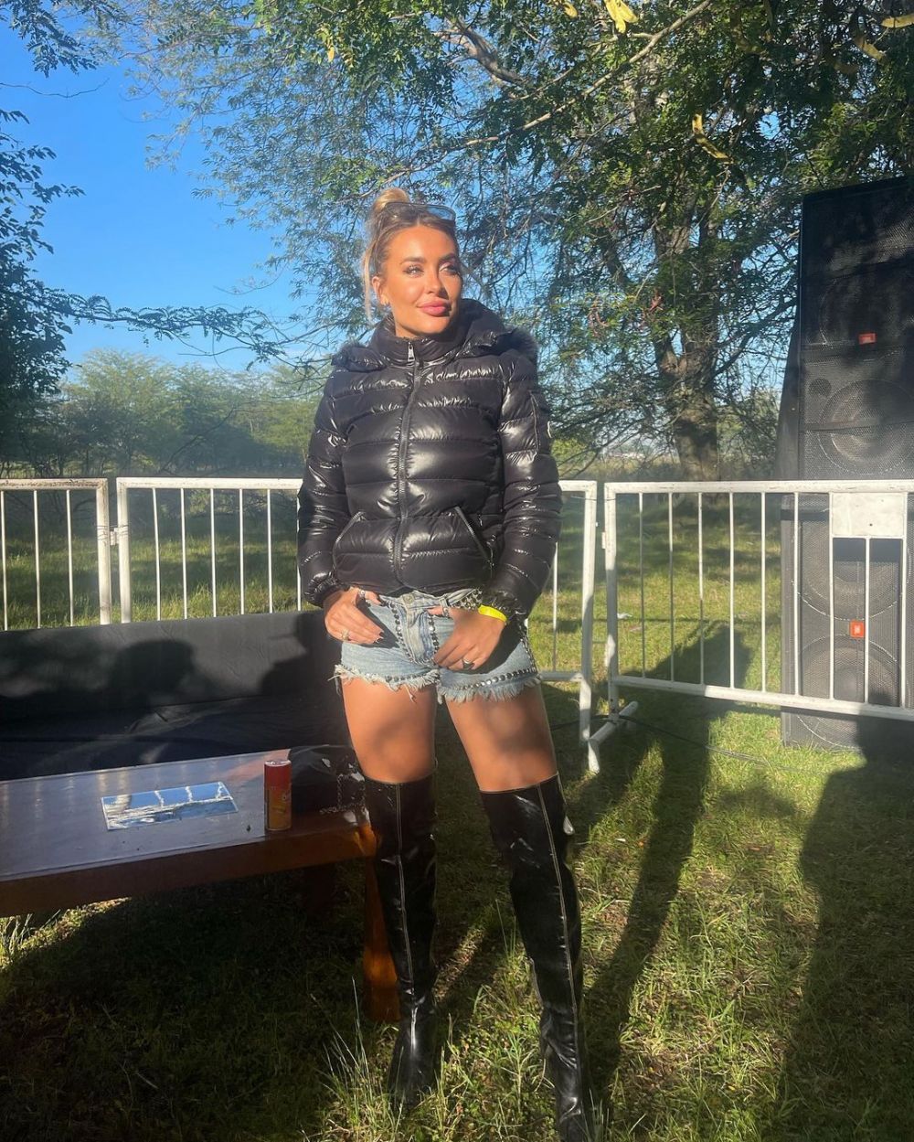 Ea este bomba sexy care i-a luat mințile lui Mayweather! Balerina căreia i-a făcut avansuri un argentinian le stârnește imaginația fanilor cu pozele sale _44