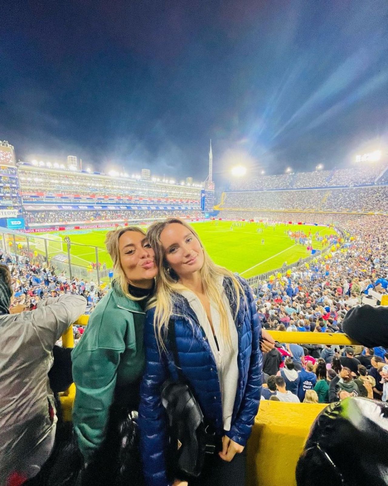 Ea este bomba sexy care i-a luat mințile lui Mayweather! Balerina căreia i-a făcut avansuri un argentinian le stârnește imaginația fanilor cu pozele sale _41