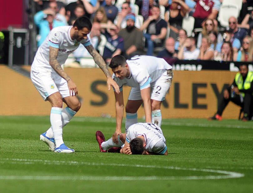 Accidentare horror în Premier League! I-a rupt piciorul adversarului, iar apoi a izbucnit în lacrimi în mijlocul terenului _4