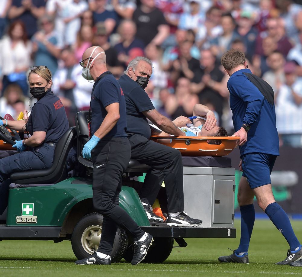 Accidentare horror în Premier League! I-a rupt piciorul adversarului, iar apoi a izbucnit în lacrimi în mijlocul terenului _6