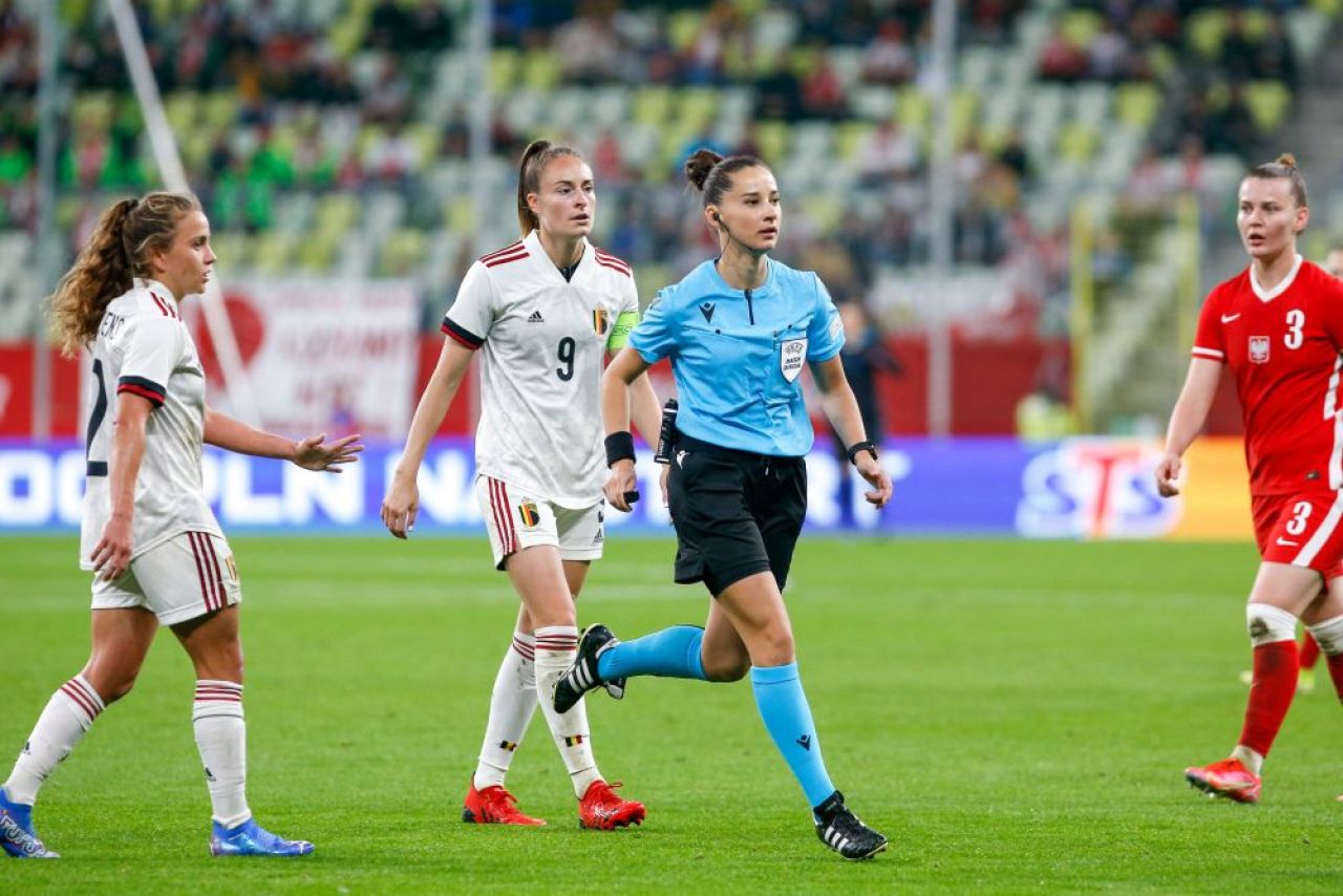 Premieră pentru Iuliana Demetrescu! Va fi la centru în Liga 1, la meciul Rapidului_7