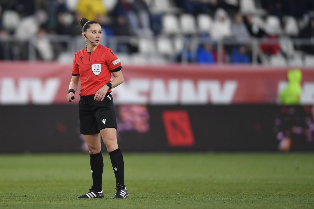Premiera Pentru Iuliana Demetrescu Va Fi La Centru In Liga 1 La Meciul Rapidului 12