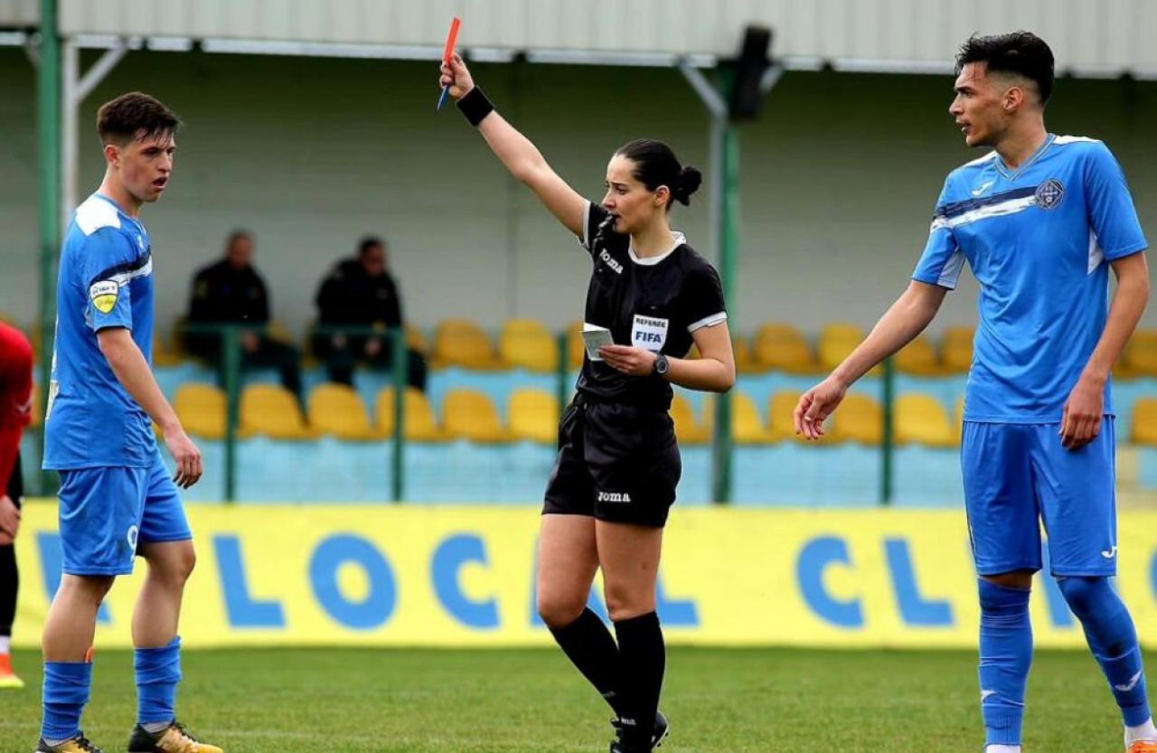 Premieră pentru Iuliana Demetrescu! Va fi la centru în Liga 1, la meciul Rapidului_15