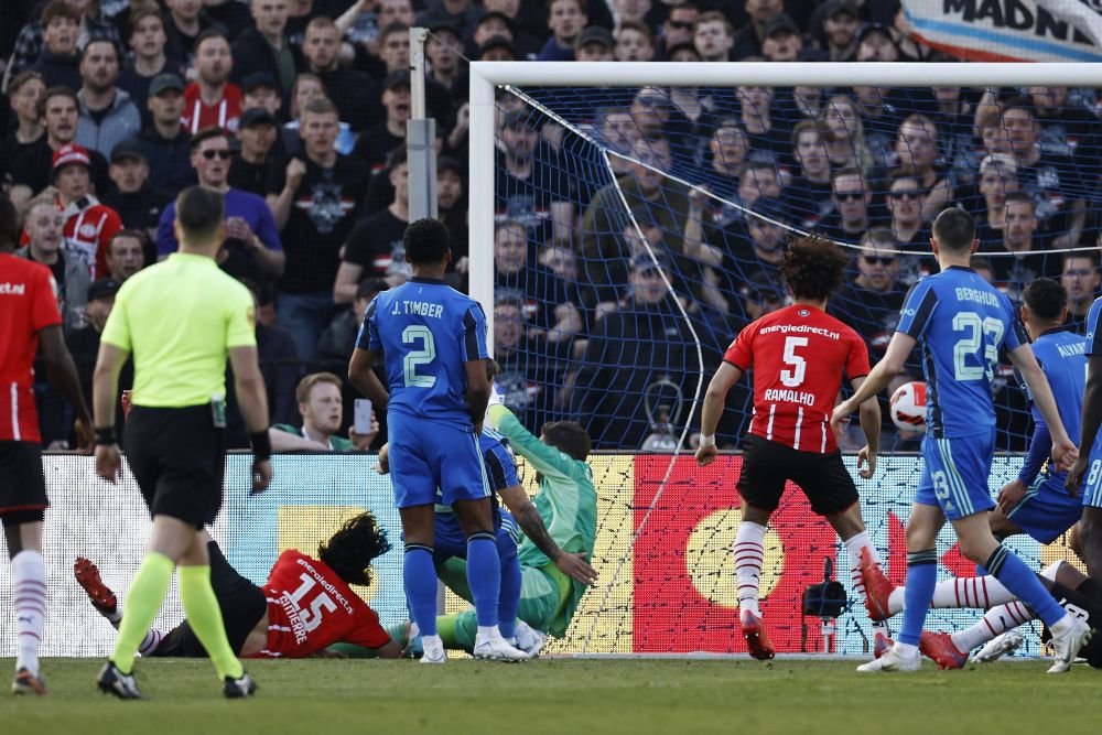 PSV - Ajax 2-1! Cupa Olandei merge la Eindhoven după zece ani. Finala s-a jucat chiar pe stadionul lui Feyenoord_11