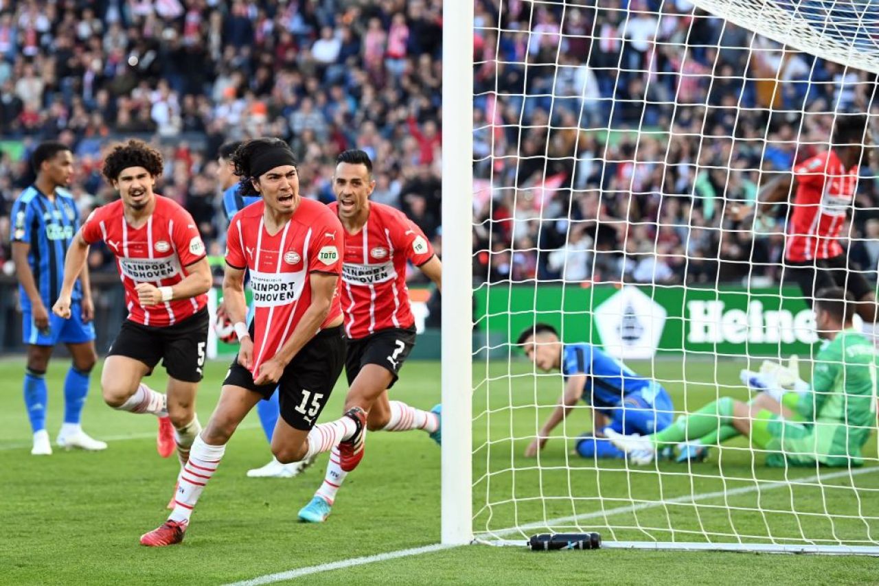 PSV - Ajax 2-1! Cupa Olandei merge la Eindhoven după zece ani. Finala s-a jucat chiar pe stadionul lui Feyenoord_12