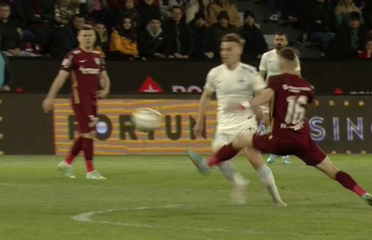 Intrare brutală a lui Mateo Susic în CFR Cluj - FCSB! Istvan Kovacs a scos direct cartonașul roșu_4
