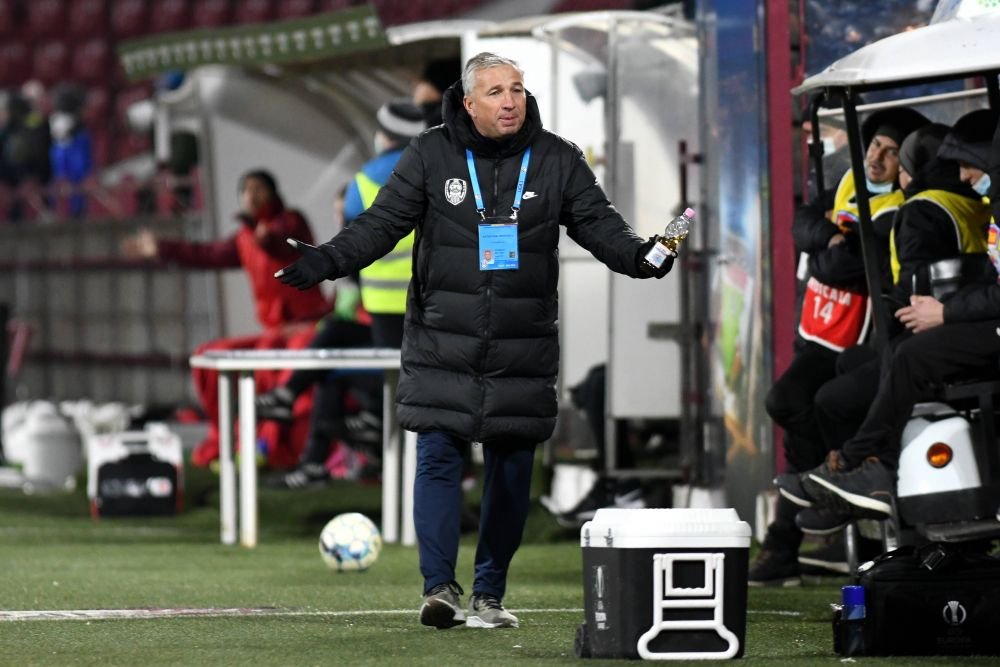 ”Pot să fiu suspendat, nu mă interesează”. Dan Petrescu s-a luat de arbitraj și la conferință: ”Dacă se întâmplă asta, eu mă las de antrenorat”_2