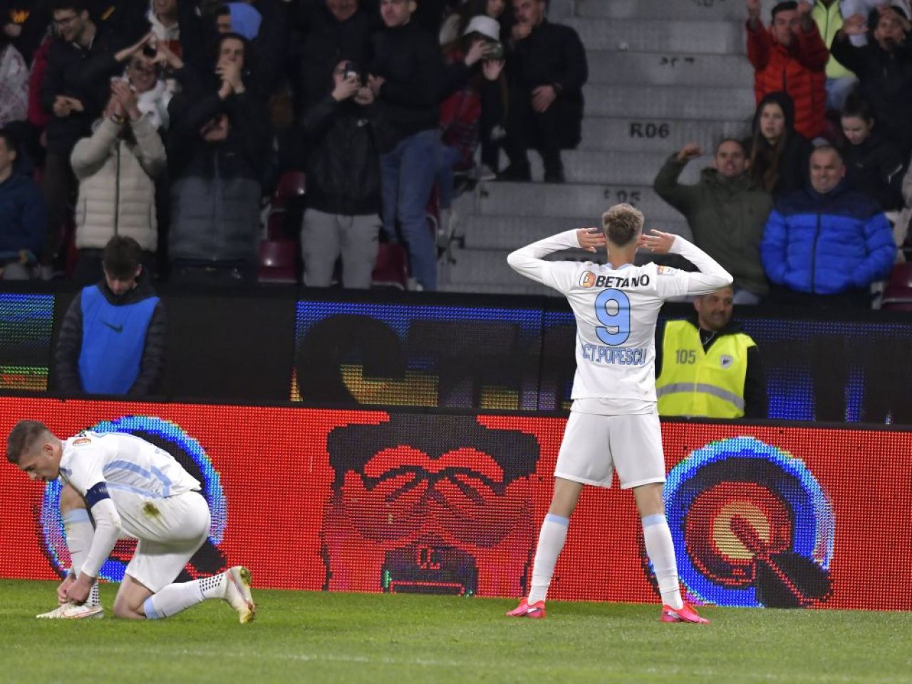 ”Pot să fiu suspendat, nu mă interesează”. Dan Petrescu s-a luat de arbitraj și la conferință: ”Dacă se întâmplă asta, eu mă las de antrenorat”_11