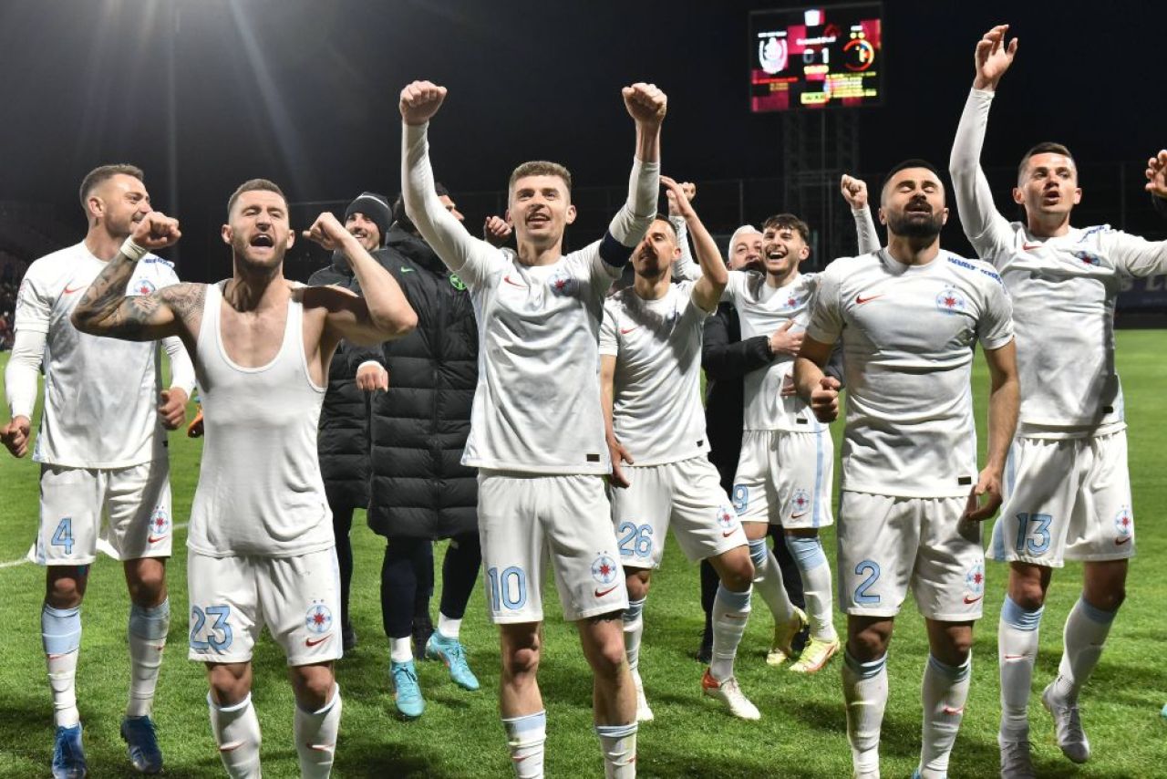 Titlul e din nou în joc! FCSB a dat drumul la sărbătoare chiar pe terenul CFR-ului. Imaginile bucuriei_6