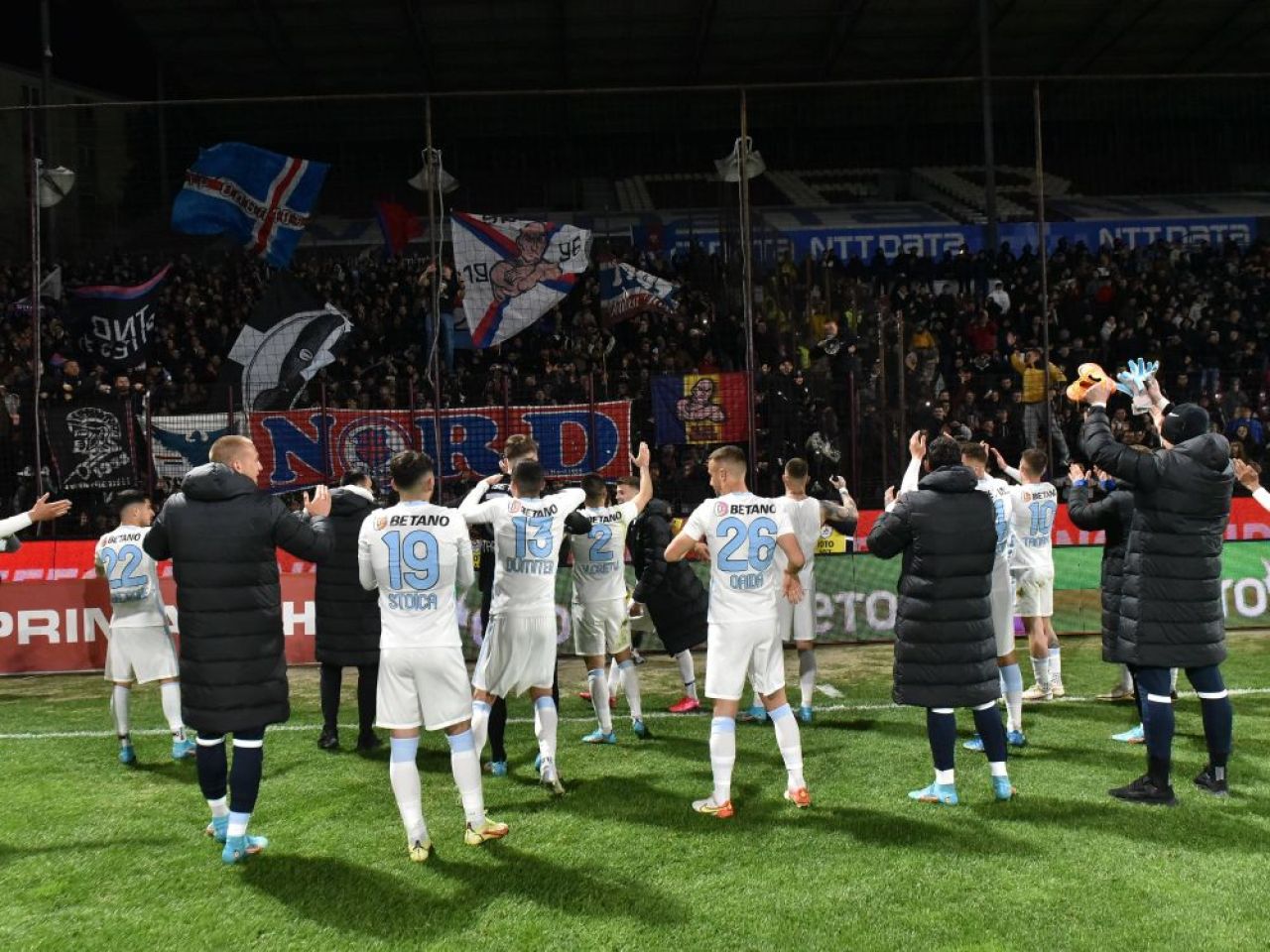 Titlul e din nou în joc! FCSB a dat drumul la sărbătoare chiar pe terenul CFR-ului. Imaginile bucuriei_19