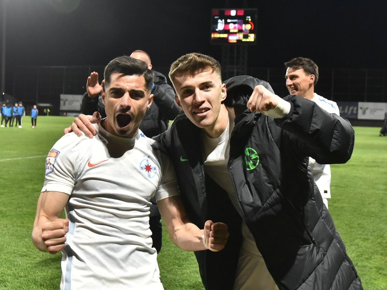 Titlul e din nou în joc! FCSB a dat drumul la sărbătoare chiar pe terenul CFR-ului. Imaginile bucuriei_20