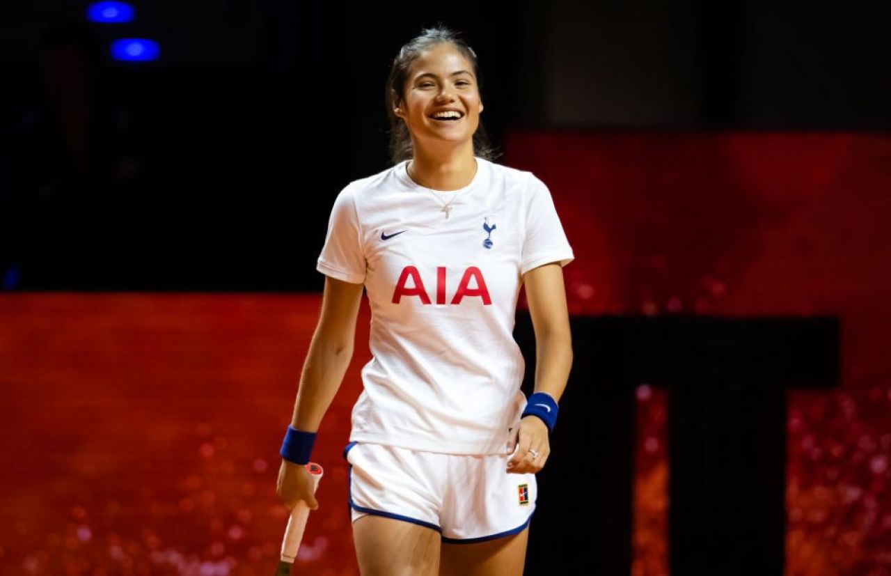 Tottenham a reacționat pe rețelele de socializare, după ce Emma Răducanu s-a afișat cu tricoul londonezilor la Stuttgart_1