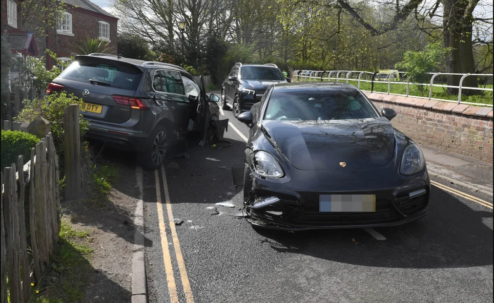 Bruno Fernandes, implicat într-un accident rutier! Starul lui Manchester United și-a făcut praf bolidul și poate rata derby-ul cu Liverpool_2