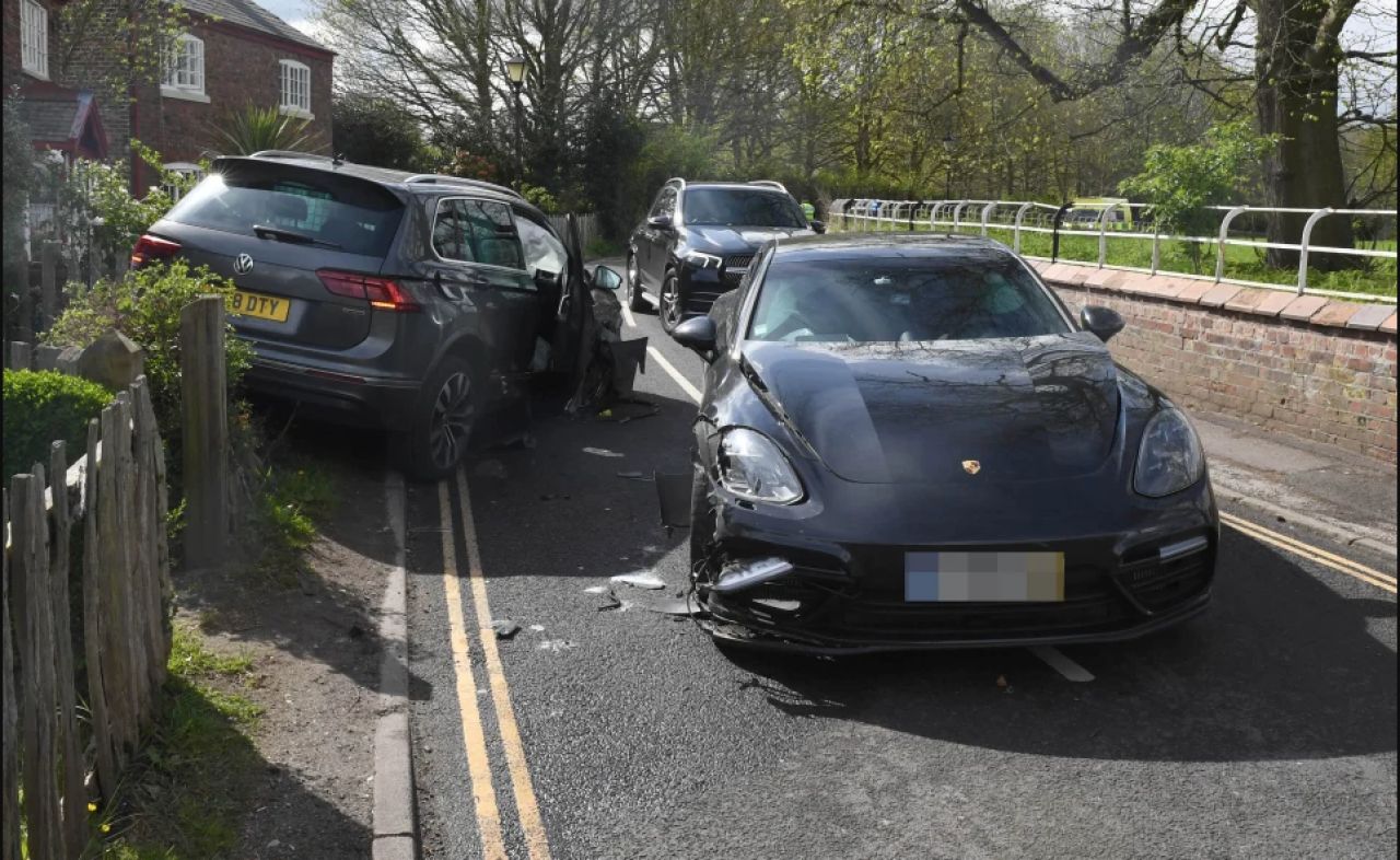 Bruno Fernandes, implicat într-un accident rutier! Starul lui Manchester United și-a făcut praf bolidul și poate rata derby-ul cu Liverpool_2