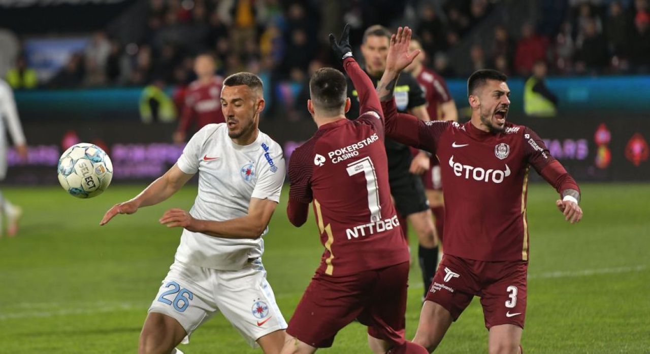 Nu doar la FCSB se dau telefoane în timpul meciului! Managerul sportiv al CFR, surprins discutând la telefon_1