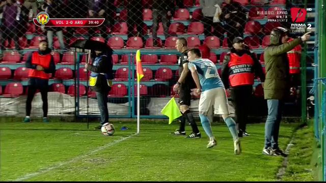 Moment de lumea a treia petrecut în Cupa României! Un fan a vrut să-i bage un băț în ureche unui jucător_8