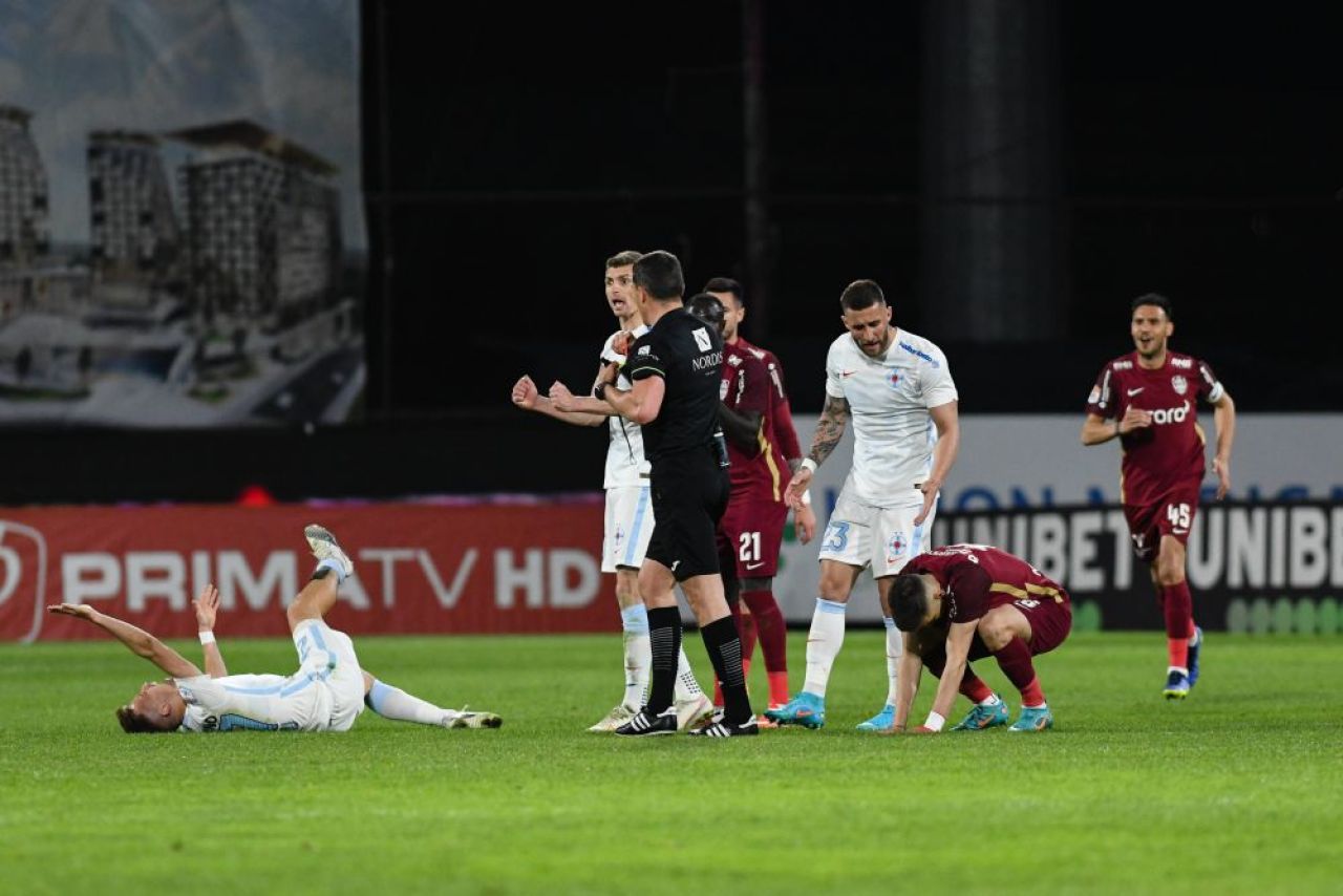 Pierdere pentru CFR Cluj! Câte etape de suspendare a primit Susic după eliminarea din meciul cu FCSB _4