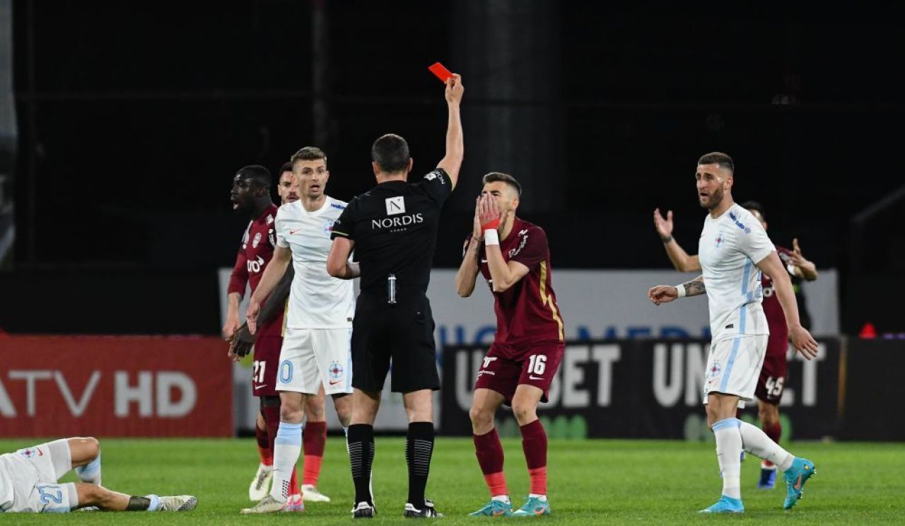 Pierdere pentru CFR Cluj! Câte etape de suspendare a primit Susic după eliminarea din meciul cu FCSB _5