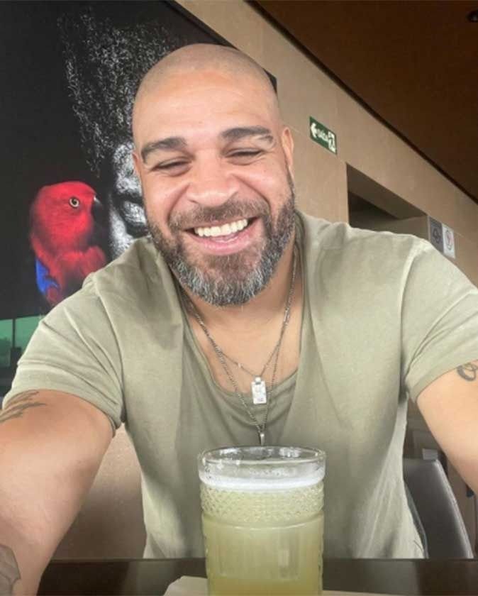Ce face și cum arată acum „Împăratul” Adriano, la o lună după ce a fost filmat beat pe scuter într-o favelă din Rio_5