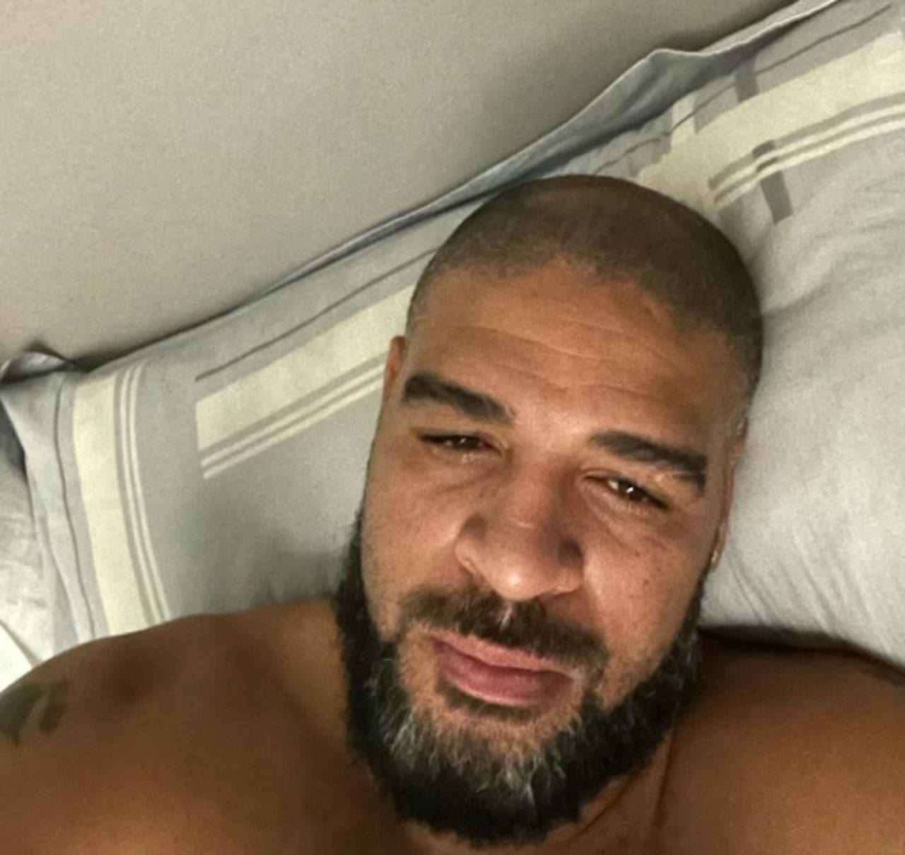 Ce face și cum arată acum „Împăratul” Adriano, la o lună după ce a fost filmat beat pe scuter într-o favelă din Rio_6