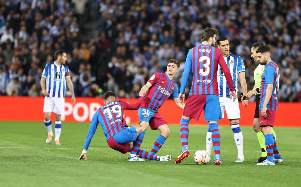 Victorie chinuită pentru Barcelona cu Real Sociedad! Probleme &icirc;n apărare pentru catalani! Pique, huiduit la fiecare atingere de balon&nbsp;