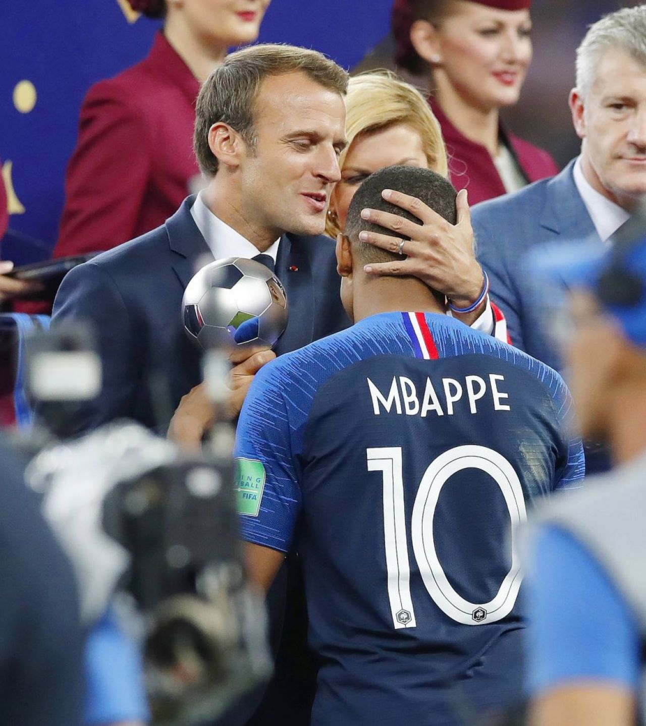 Președintele Macron a dezvăluit că i-a spus lui Mbappe să nu semneze cu Real sau PSG! La ce echipă l-a îndemnat să meargă _2