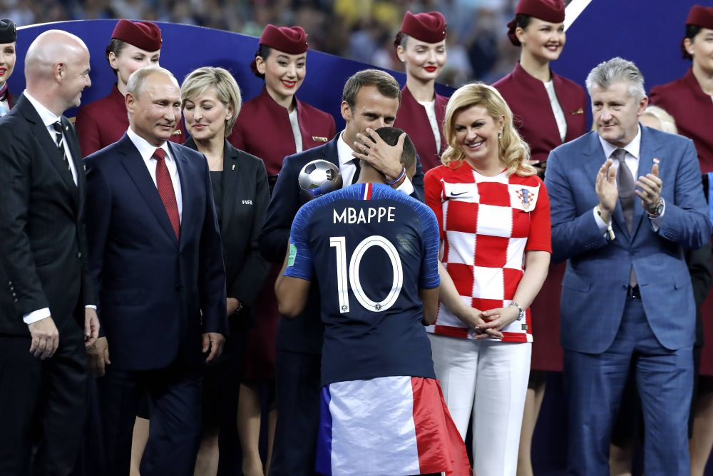 Președintele Macron a dezvăluit că i-a spus lui Mbappe să nu semneze cu Real sau PSG! La ce echipă l-a îndemnat să meargă _3