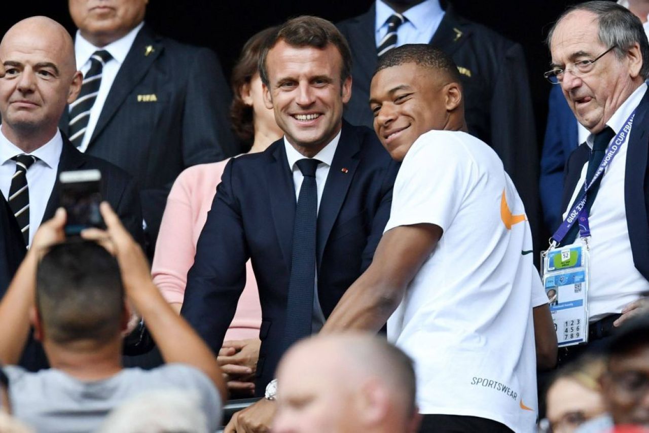 Președintele Macron a dezvăluit că i-a spus lui Mbappe să nu semneze cu Real sau PSG! La ce echipă l-a îndemnat să meargă _15