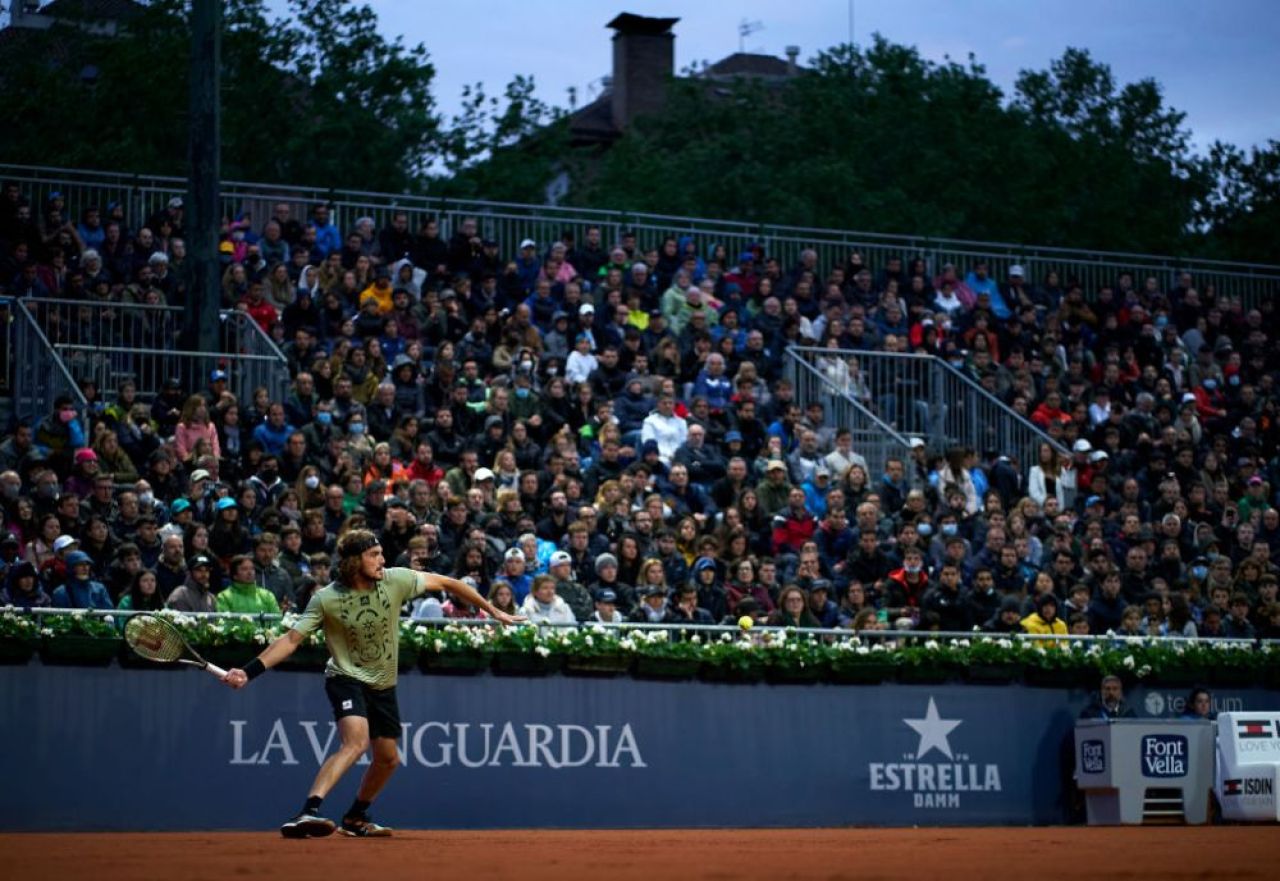 Premieră în istorie? La Barcelona, fanii au huiduit până ce organizatorii au mutat meciul lui Tsitsipas pe un alt teren_8