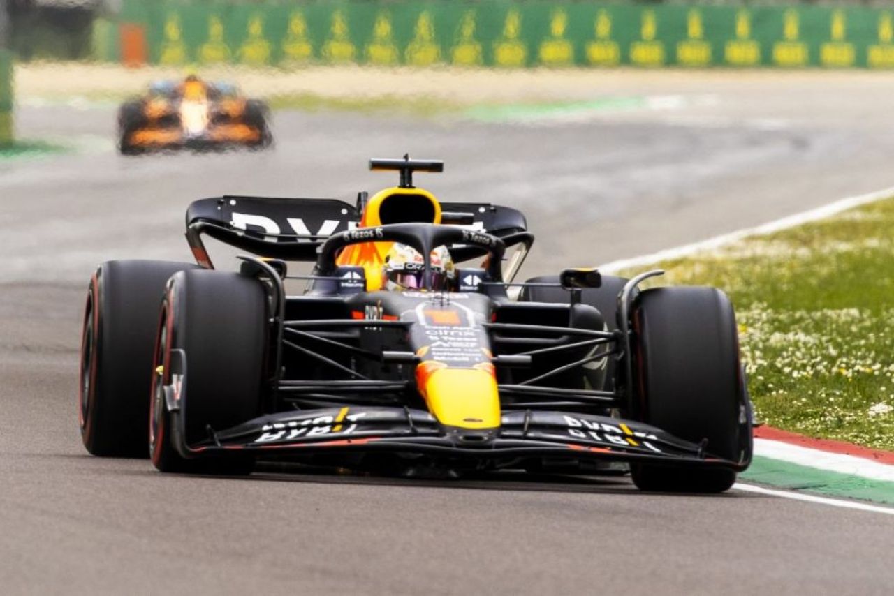 Max Verstappen pleacă din pole position în MP Emilia Romagna. L-a depășit pe Leclerc pe penultimul tur al sprintului de la Imola_1