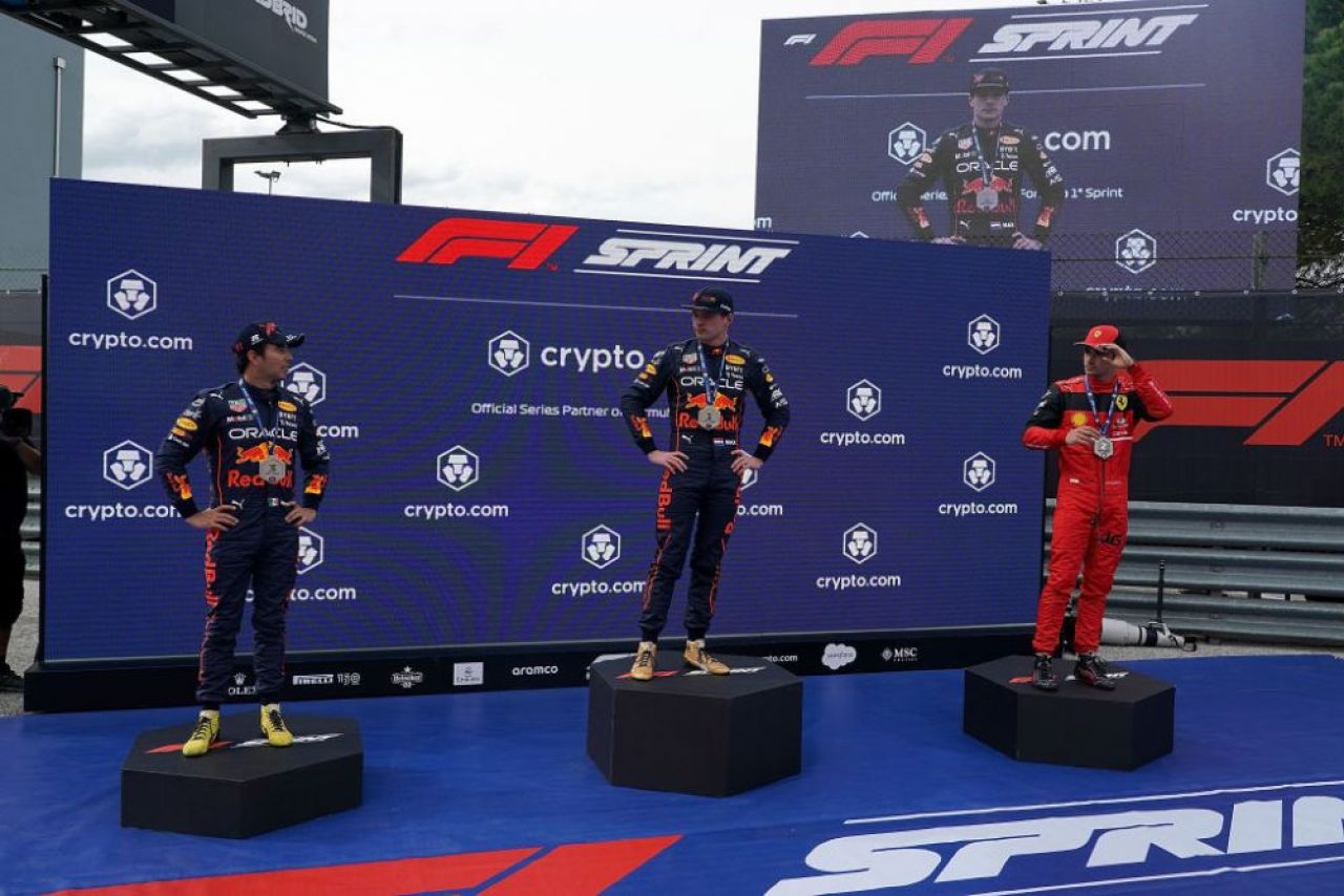 Max Verstappen pleacă din pole position în MP Emilia Romagna. L-a depășit pe Leclerc pe penultimul tur al sprintului de la Imola_2