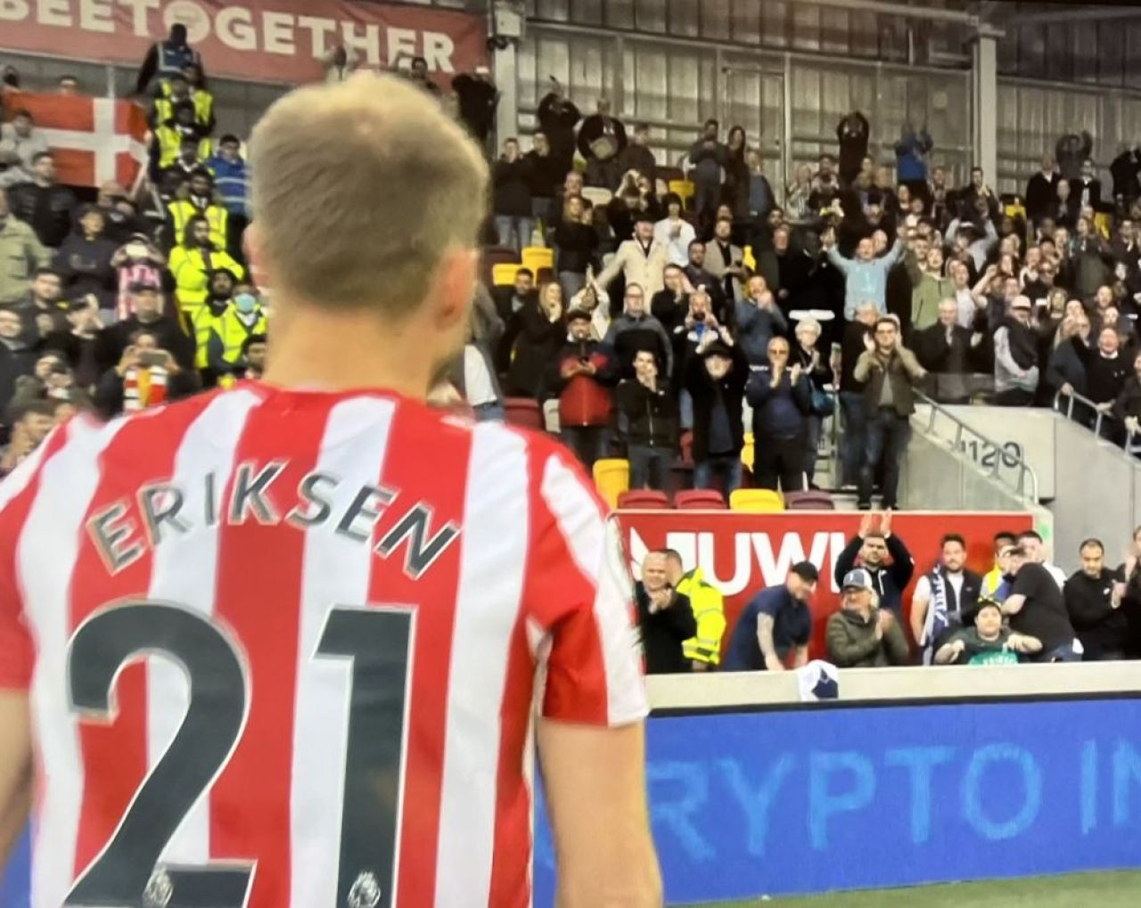 Gestul superb făcut de Christian Eriksen pentru un suporter al lui Tottenham. A fost aplaudat de un întreg stadion _1