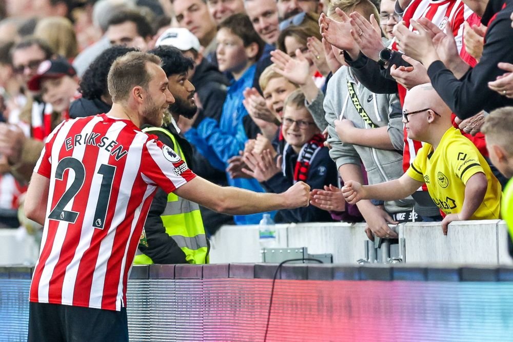 Gestul superb făcut de Christian Eriksen pentru un suporter al lui Tottenham. A fost aplaudat de un întreg stadion _5