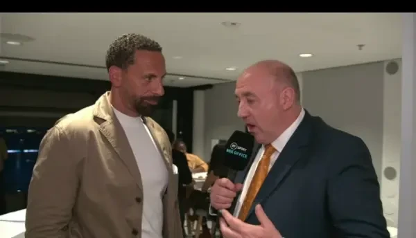 Legendarul RIO FERDINAND, mare amatori de rafale de pumni. A fost prezent pe Wembley