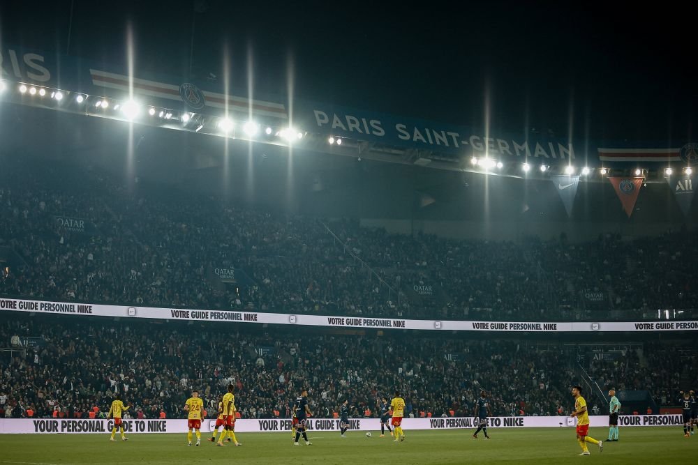 S-au ținut de promisiune! Ce au făcut fanii lui PSG; cu 15 &icirc;nainte de finalul meciului care a adus un nou titlu la Paris