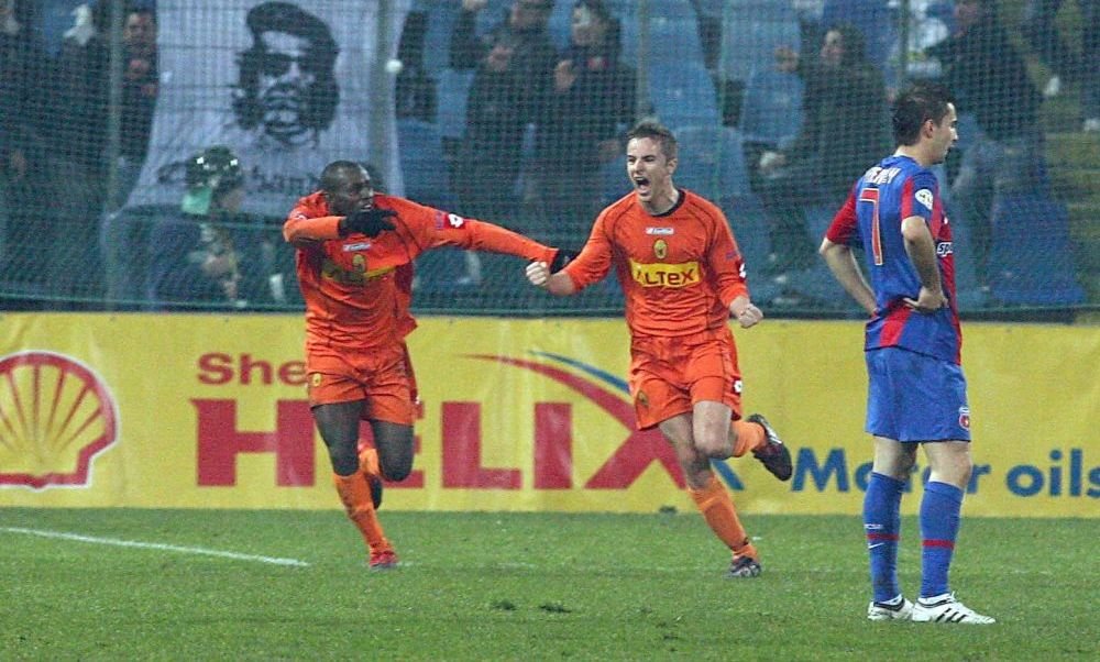A jucat în Liga 1, apoi a devenit selecționer la 32 de ani și acum a fost desemnat cea mai bună extremă stânga din istorie!_2