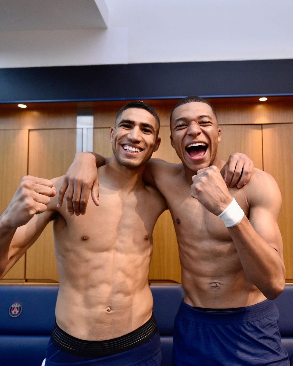 Discreție pe teren, nebunie în vestiar! Cum au sărbătorit starurile de la PSG câștigarea celui de-al zecelea titlu în Ligue 1_4