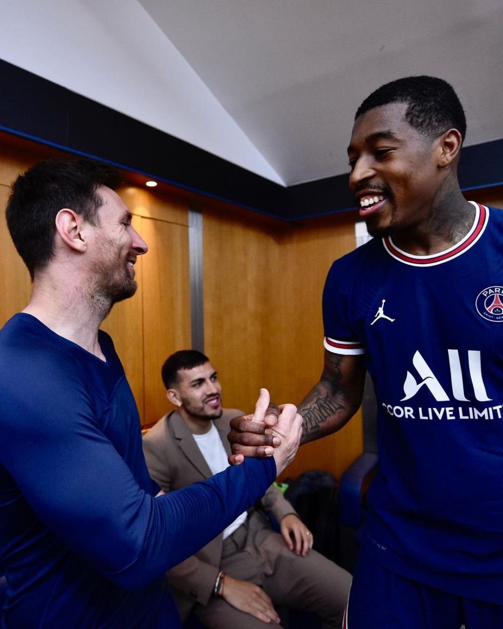 Discreție pe teren, nebunie în vestiar! Cum au sărbătorit starurile de la PSG câștigarea celui de-al zecelea titlu în Ligue 1_6