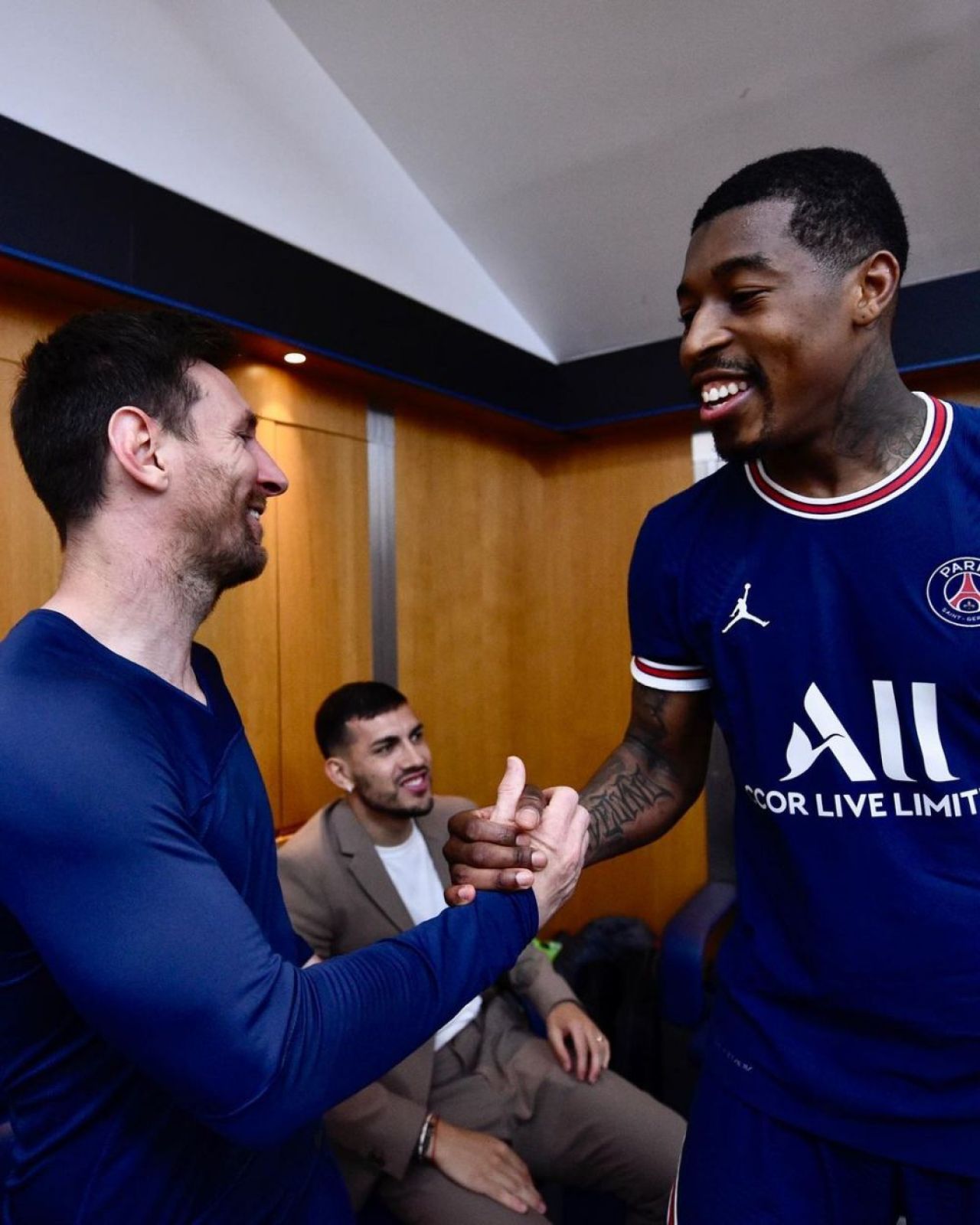 Discreție pe teren, nebunie în vestiar! Cum au sărbătorit starurile de la PSG câștigarea celui de-al zecelea titlu în Ligue 1_6