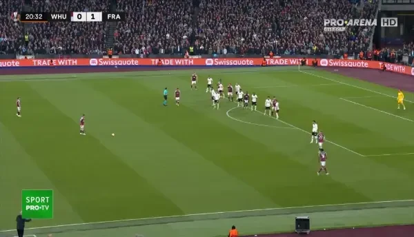 West Ham - Eintracht Frankfurt 1-1! Zouma a recentrat &icirc;n fața porții după o lovitură liberă, iar Antonio a pus &bdquo;latul&rdquo; și a trimis mingea &icirc;n poartă