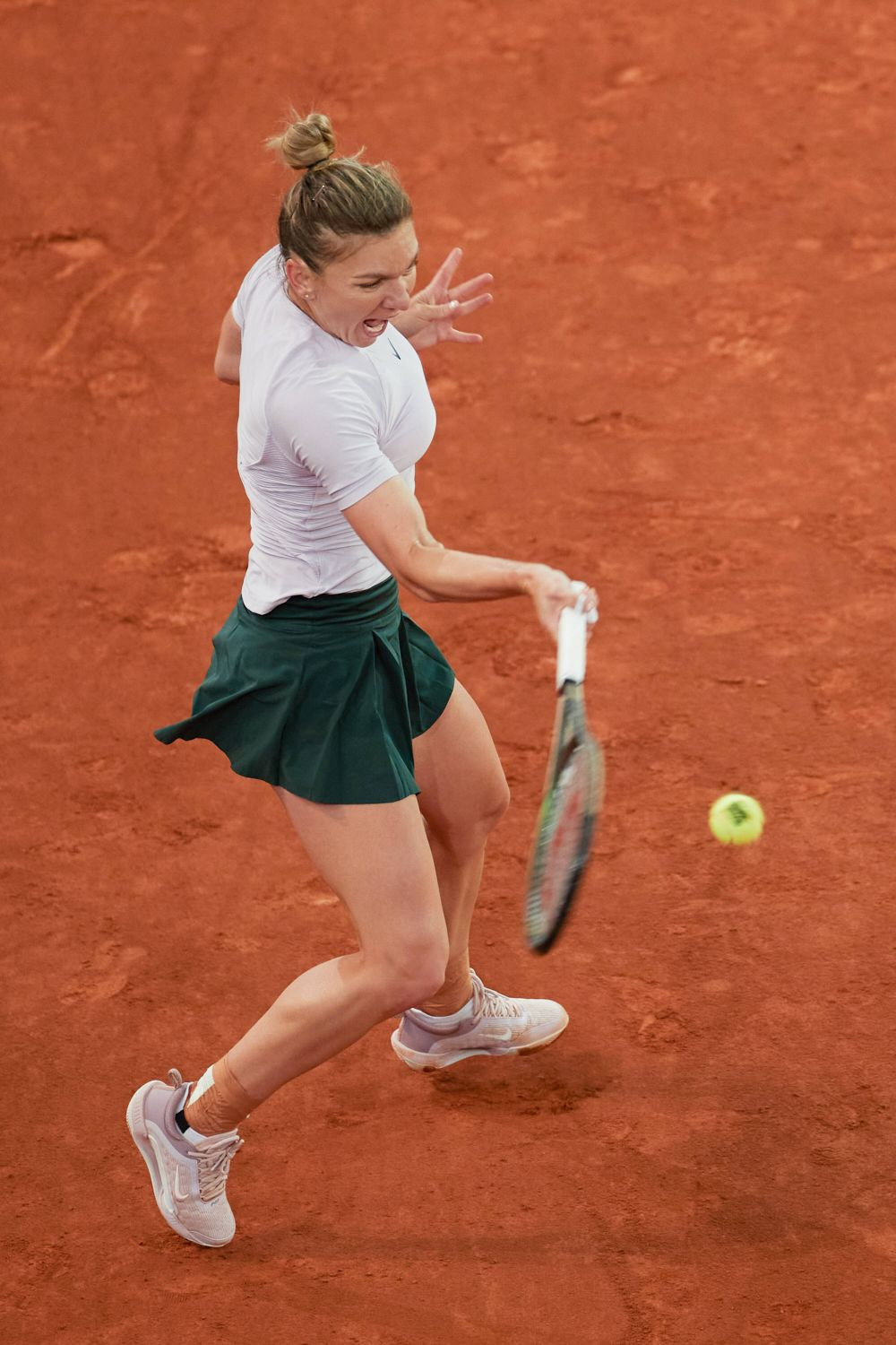 Simona Halep dezvăluie ce a &icirc;nvățat-o Patrick Mouratoglou diferit de Darren Cahill și cum arată o zi petrecută la academie