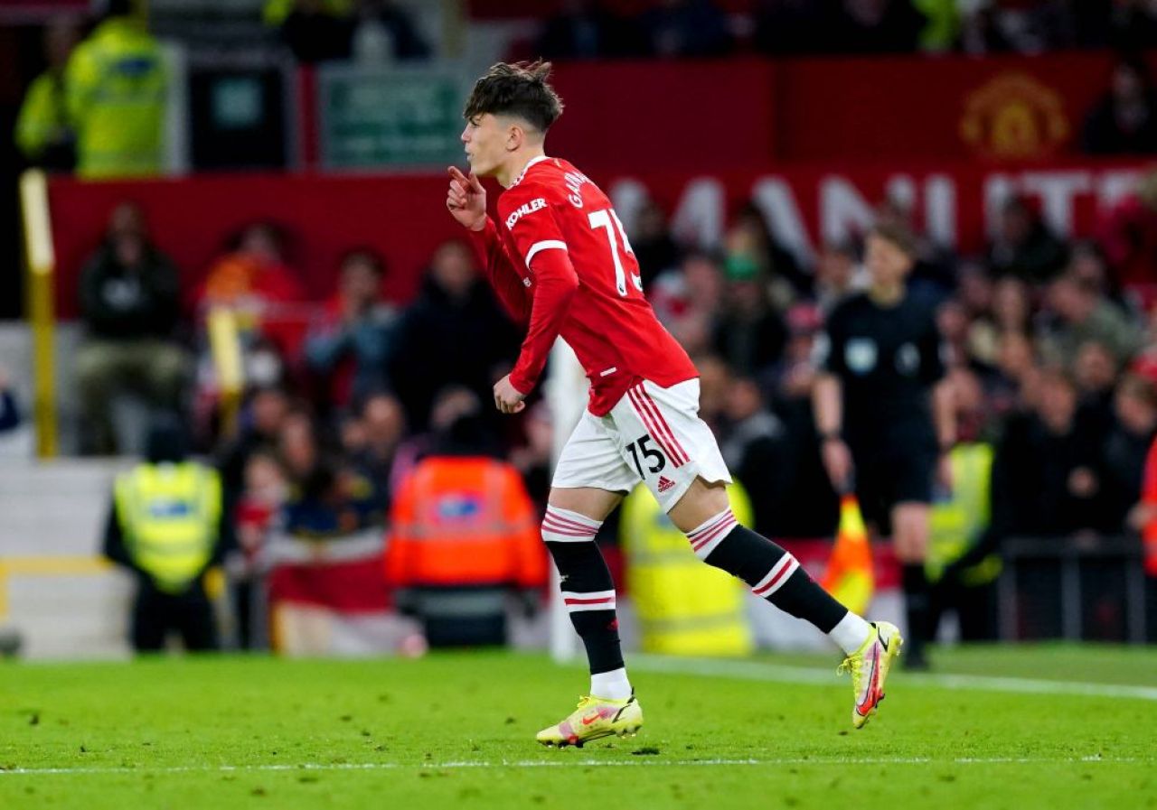 Momente emoționante pe Old Trafford! A debutat la 17 ani la United, iar familia lui a izbucnit în lacrimi, în tribune_1