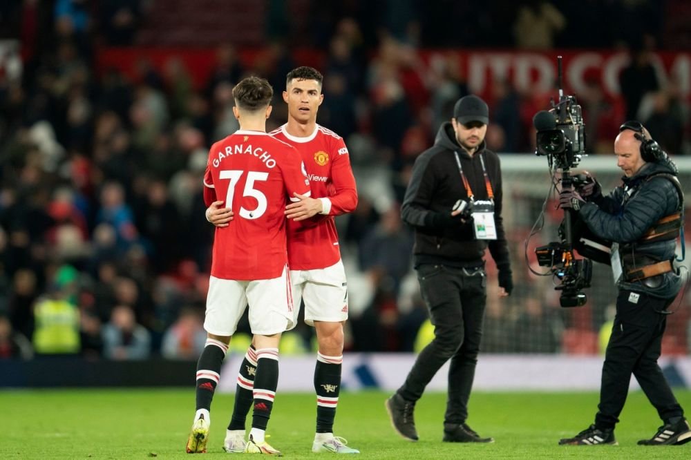 Momente emoționante pe Old Trafford! A debutat la 17 ani la United, iar familia lui a izbucnit în lacrimi, în tribune_5